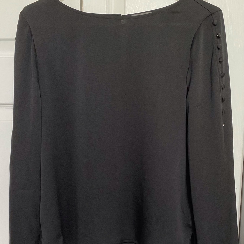Vince Camuto Women’s Blouse Size Small Black Long Slit Sleeves Button Detail